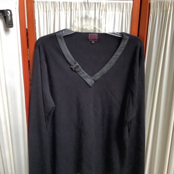 Black Women’s Sweater with Leather Buckle Accent Size 1X Colorworks - Picture 3 of 7